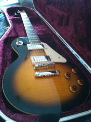 Epiphone Les Paul Standard + Hiscox Hard Case + Levi's leather strap