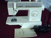 Singer sewing machine with free arm and easy to follow manual. as new
